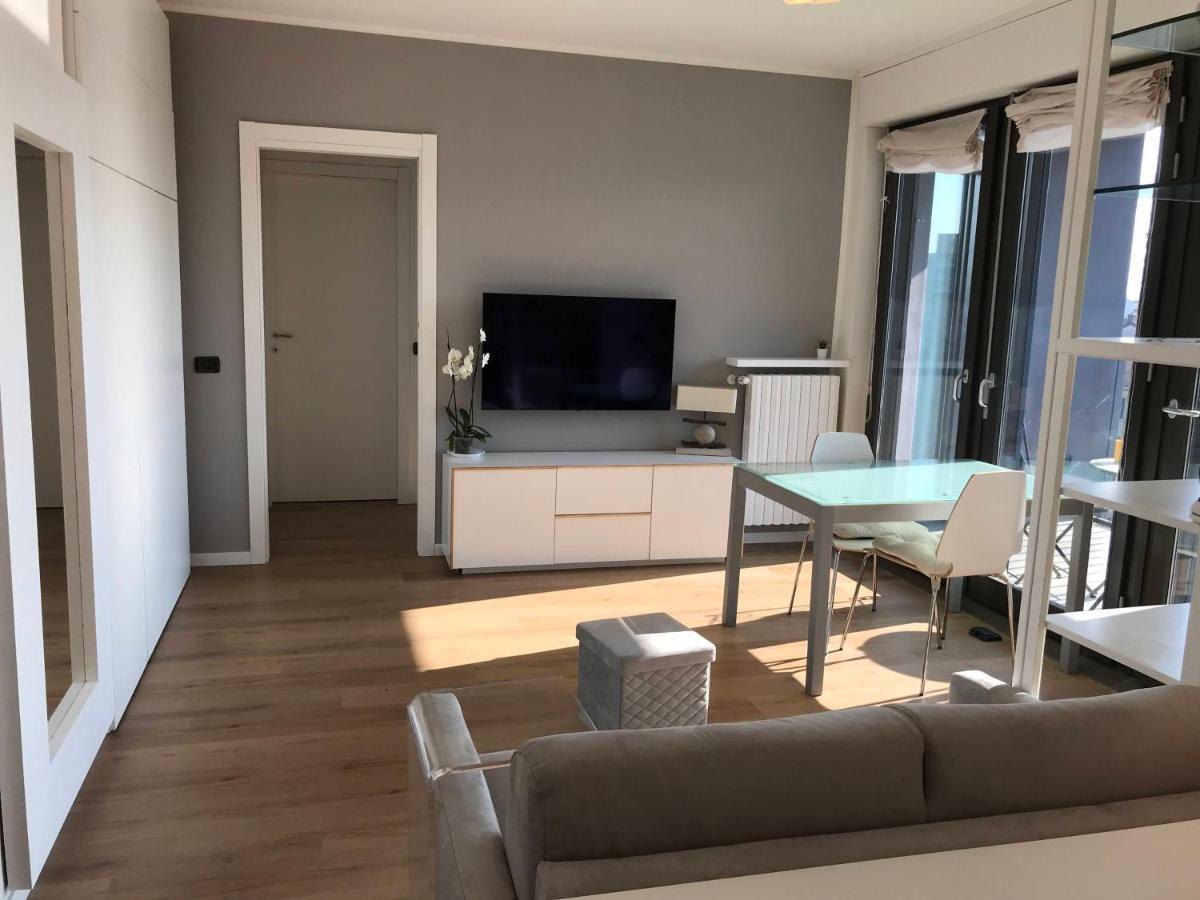 דירות Fiera Milanocity View With Terrace Next To Shopping Mall מראה חיצוני תמונה
